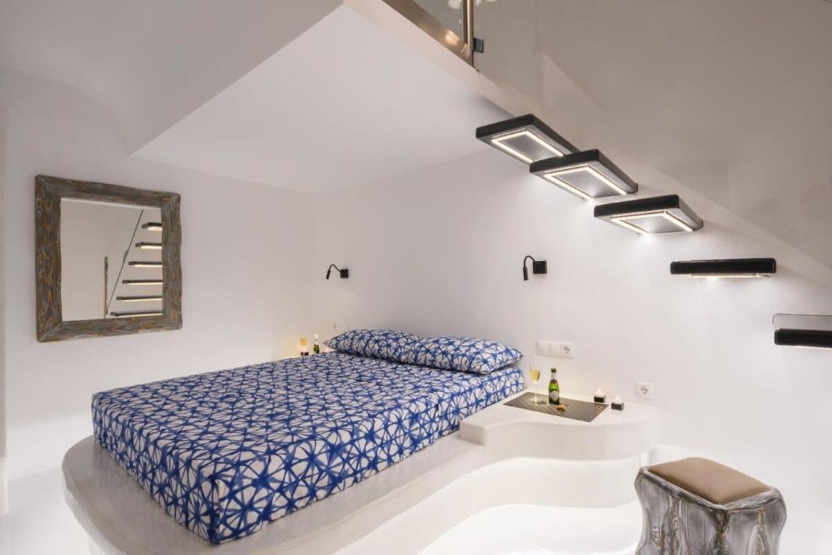 Apartmán Santorini Traditional Apt With Private Hot Tub Fira  Exteriér fotografie