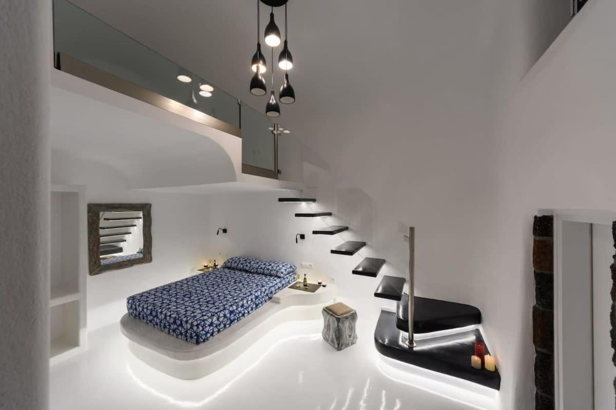 Apartmán Santorini Traditional Apt With Private Hot Tub Fira  Exteriér fotografie