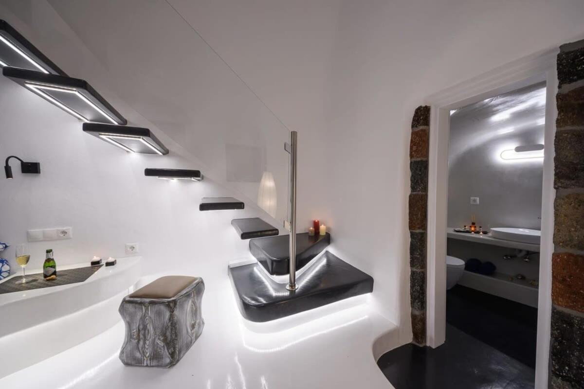 Apartmán Santorini Traditional Apt With Private Hot Tub Fira  Exteriér fotografie