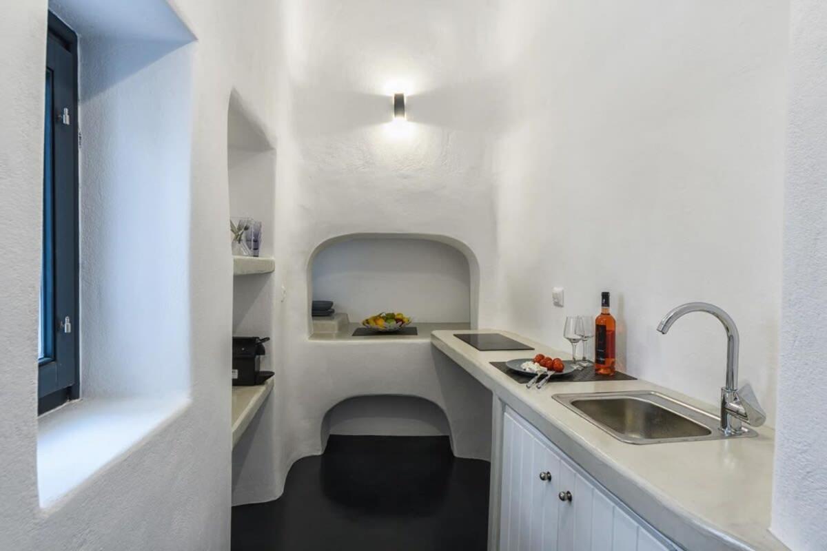 Apartmán Santorini Traditional Apt With Private Hot Tub Fira  Exteriér fotografie