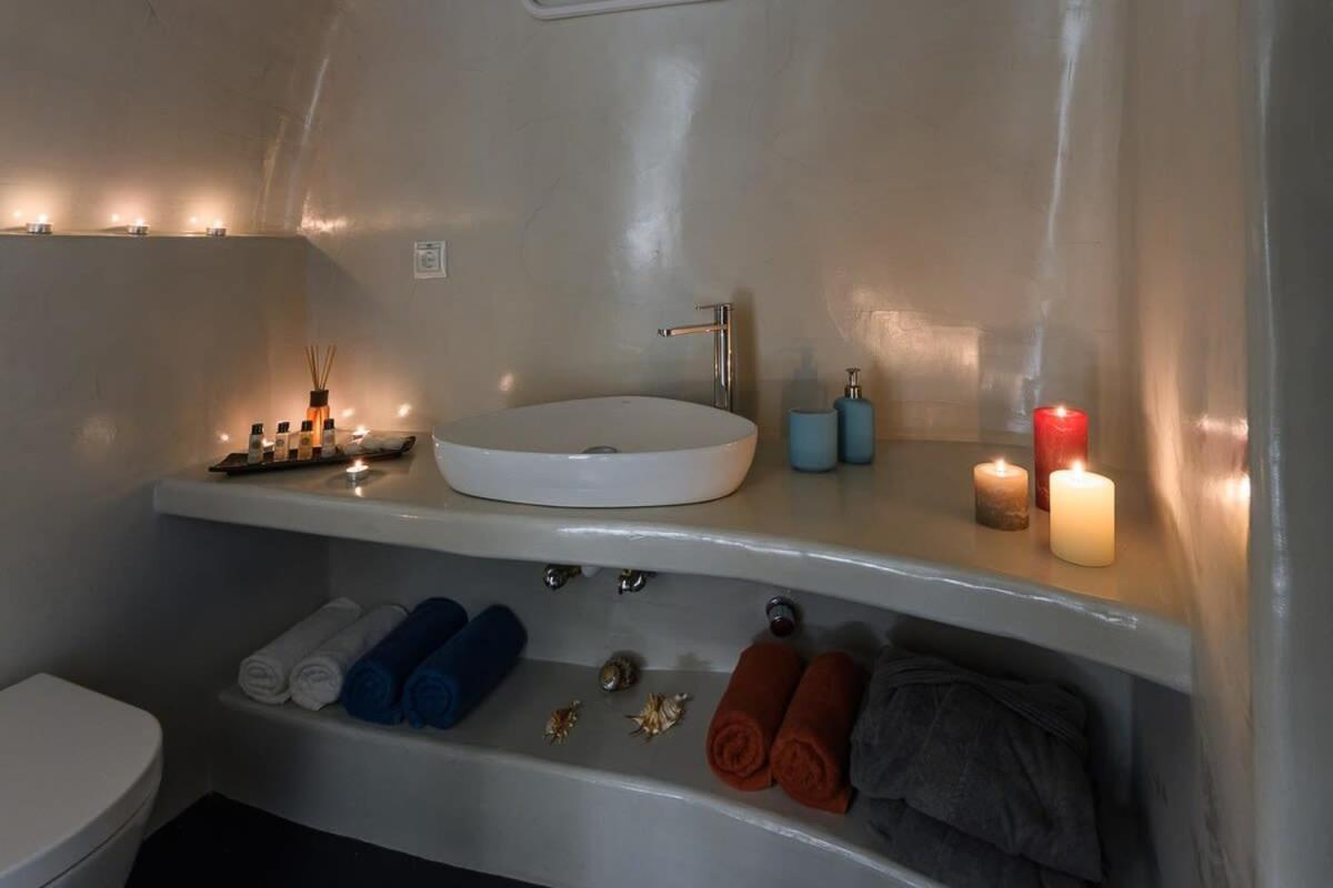 Apartmán Santorini Traditional Apt With Private Hot Tub Fira  Exteriér fotografie