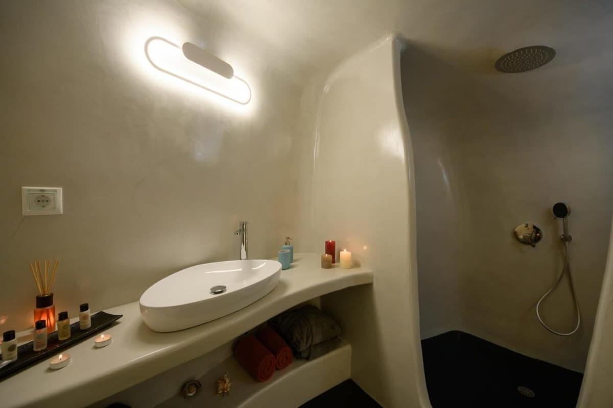 Apartmán Santorini Traditional Apt With Private Hot Tub Fira  Exteriér fotografie