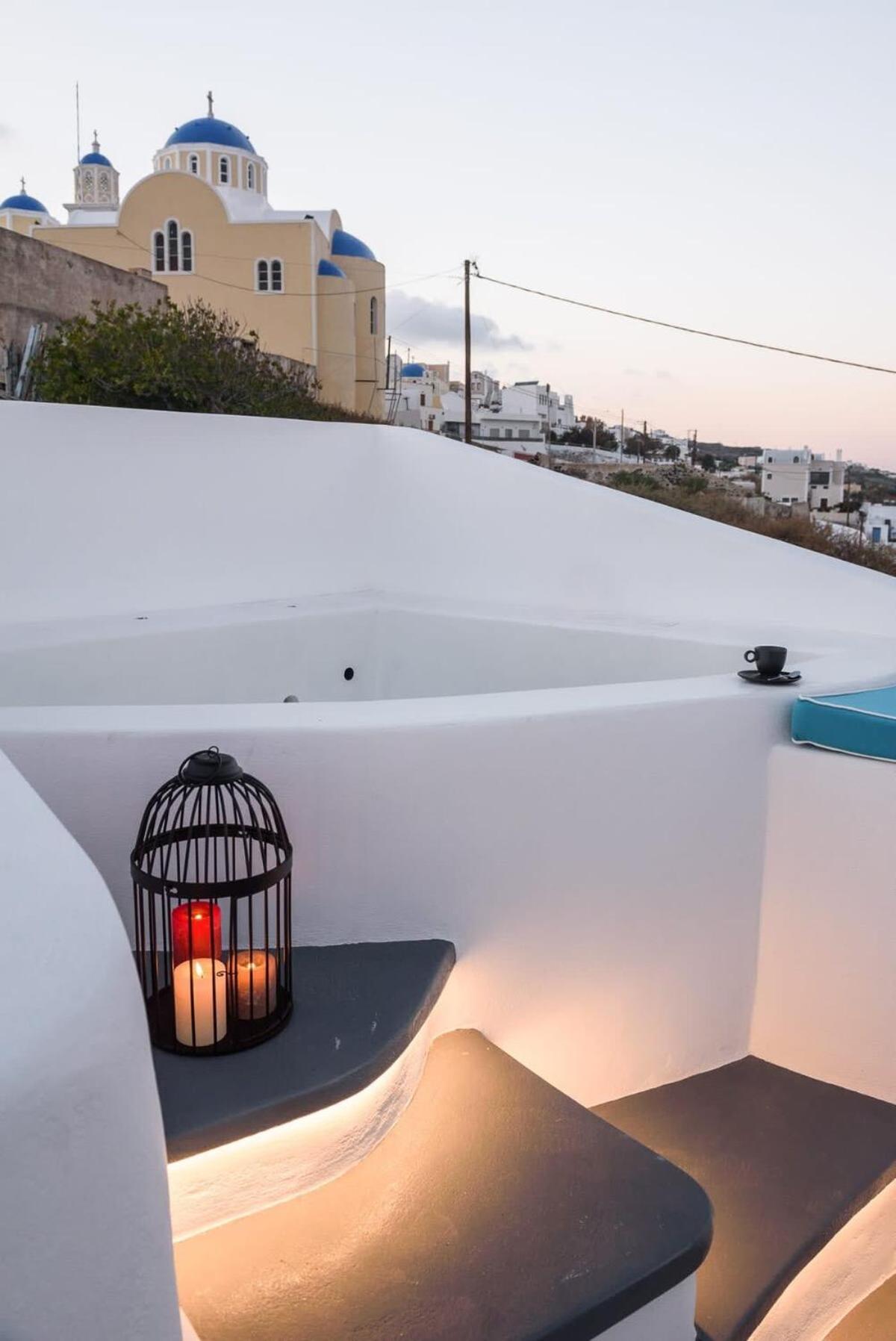Apartmán Santorini Traditional Apt With Private Hot Tub Fira  Exteriér fotografie